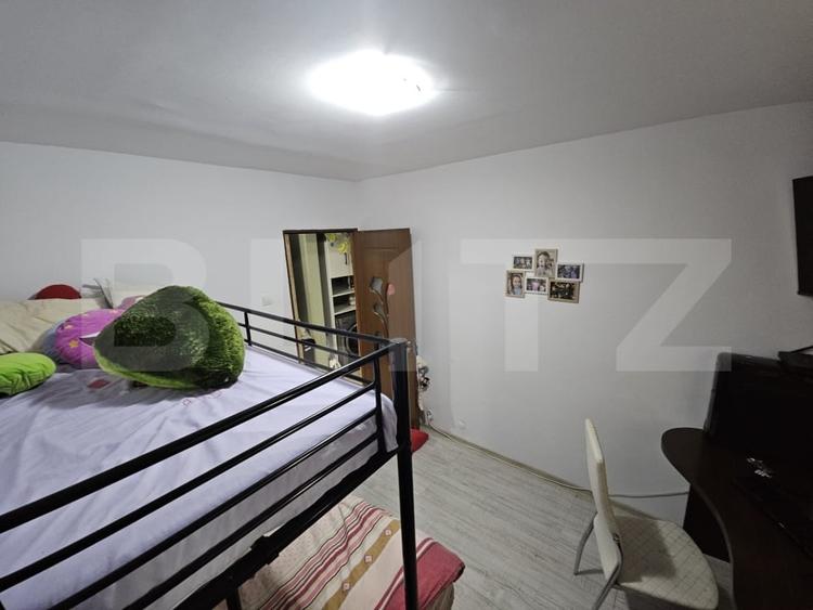 Apartament cu 3 camere decomandat, mobilat în Nicolina