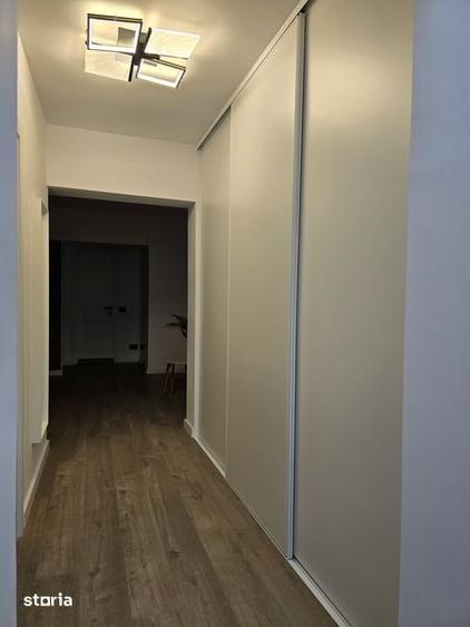 Apartament cu 3 camere semidecomandat în Obor
