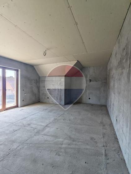 Casă individuală cu 5 camere cu Teren 570 Mp în Nord-Vest