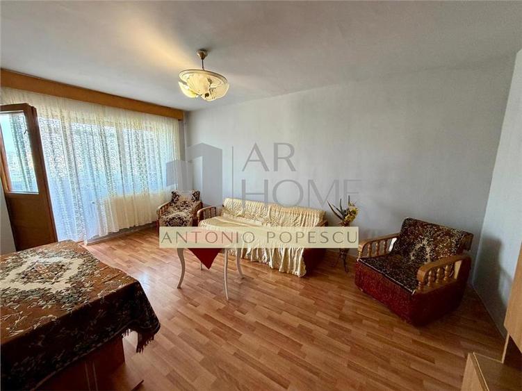 Apartament cu 4 camere decomandat în Malu Roșu