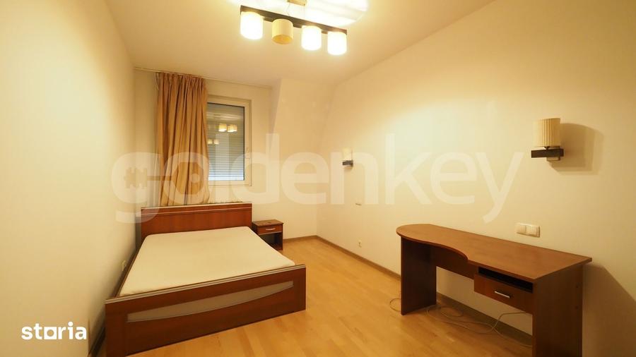 Casă cu 7 camere cu Teren 250 Mp în Central