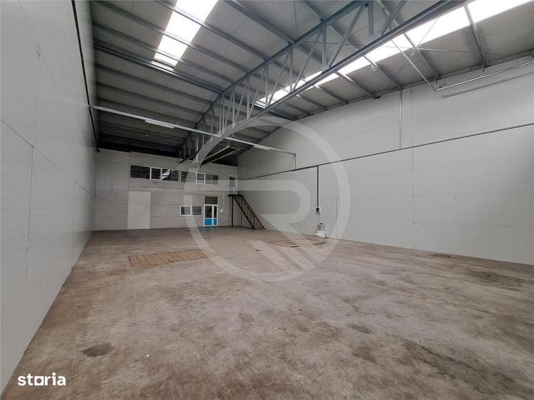 Spațiu comercial, de 300 mp, în Luna
