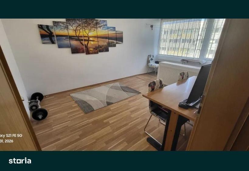 Apartament cu 3 camere semidecomandat în Iancului