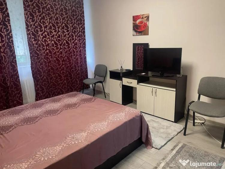 Garsonieră decomandată în Central