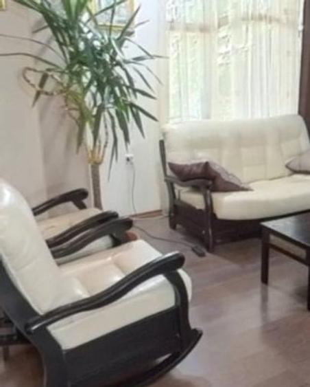 Casă individuală cu 11 camere cu Teren 500 Mp în Nord