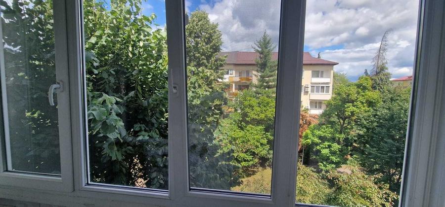 Apartament cu 4 camere decomandat în Săsar