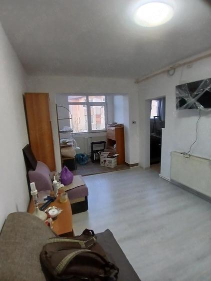 Garsonieră decomandată în Central