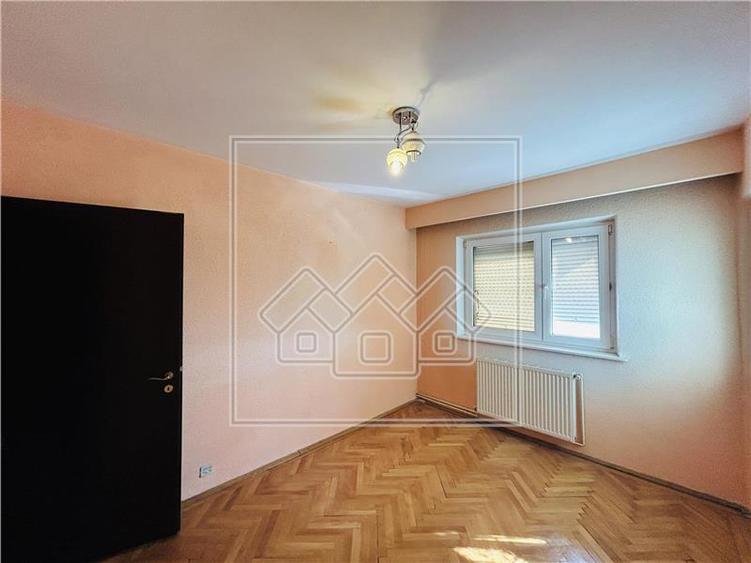 Ap decomandat, 3 camere, 2 balcoane - Zona Turnisor - 12