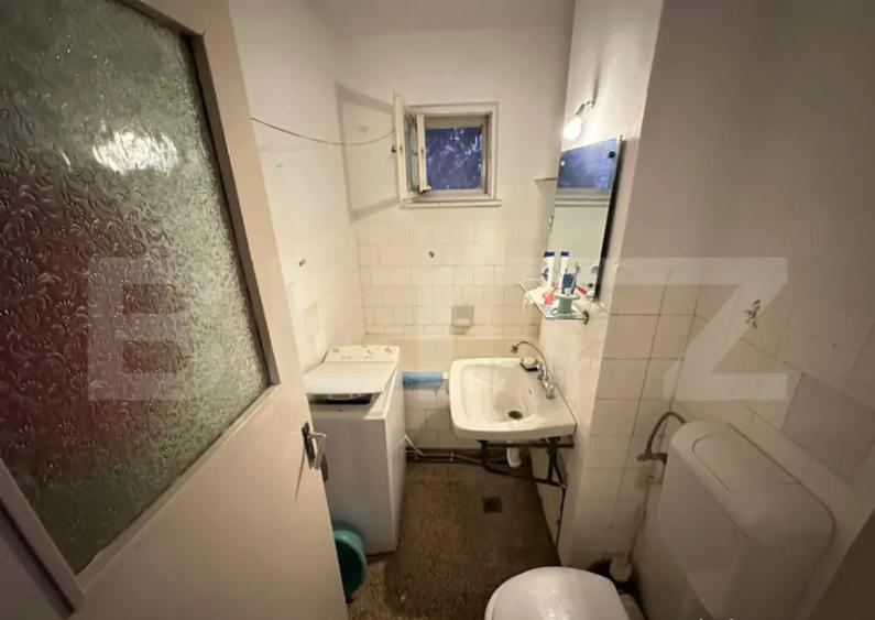 Apartament cu 3 camere semidecomandat, mobilat în Gojdu
