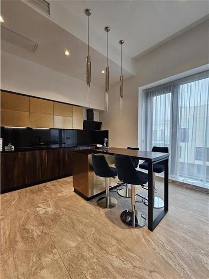 Apartament cu 6 camere decomandat, mobilat în Herăstrău