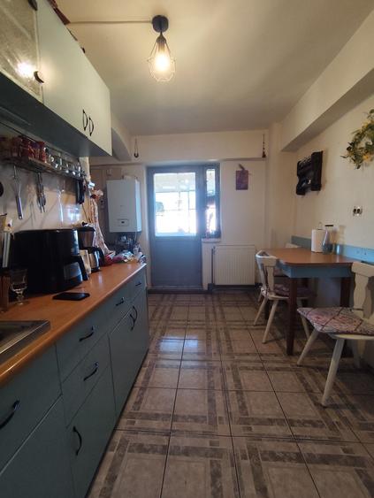 Apartament cu 3 camere decomandat în Mofleni
