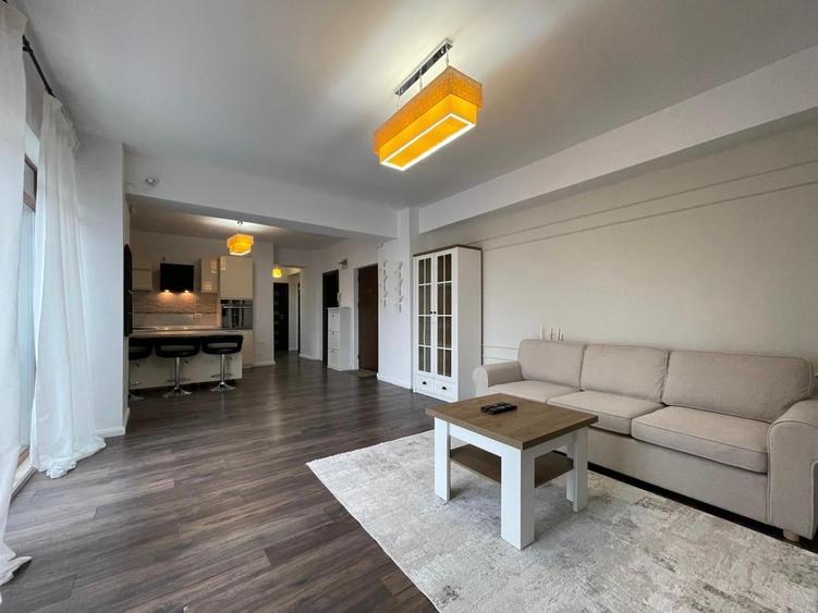 Apartament cu 3 camere decomandat în Faleza Nord