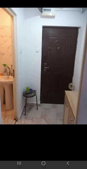 Garsonieră decomandată în Broscărie
