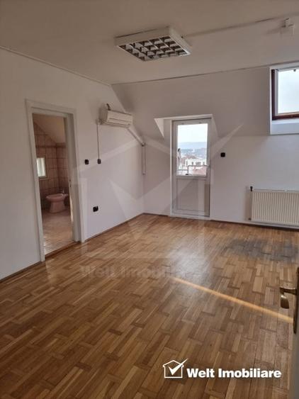 Casă individuală cu 14 camere cu Canalizare în Zorilor