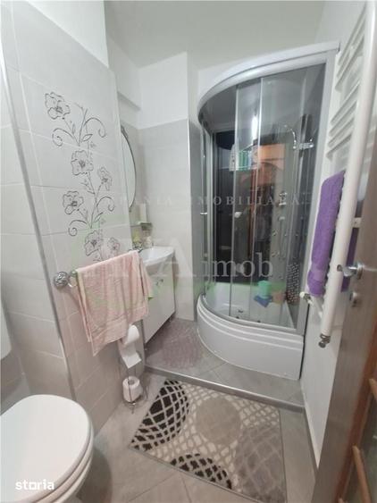 Apartament cu 3 camere semidecomandat în Republicii