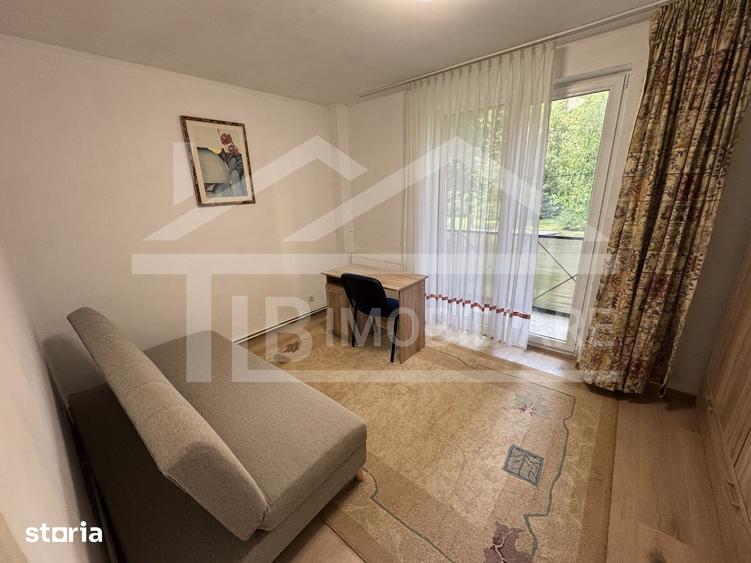 Apartament cu 2 camere semidecomandat în 22 Decembrie 1989