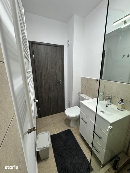 Casă cu 4 camere cu Teren 100 Mp în Central