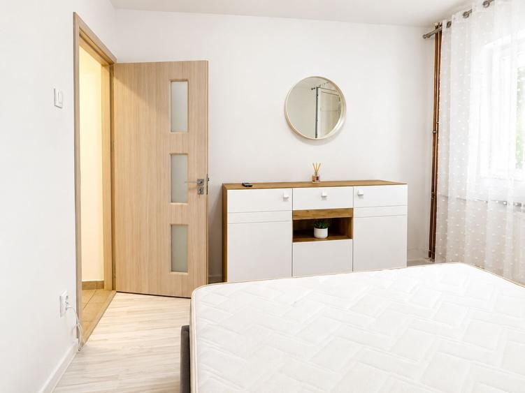 Apartament cu 2 camere semidecomandat, mobilat în Tineretului