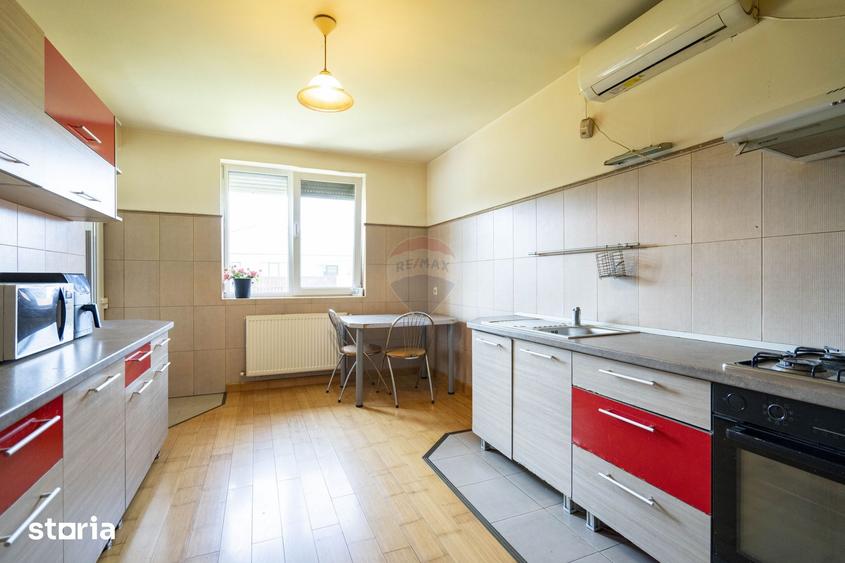 Casă cu 6 camere cu Teren 501 Mp în Sântandrei