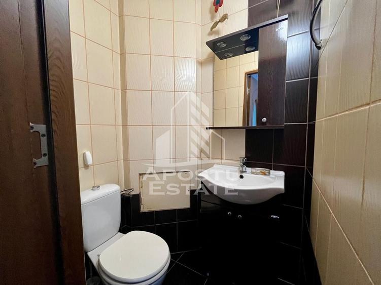 Apartament cu 3 camere decomandat, mobilat în Aradului