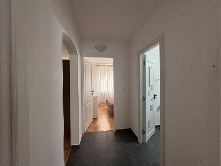 Apartament cu 3 camere semidecomandat, mobilat în Sălăjan
