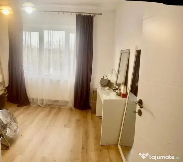 Apartament cu 3 camere semidecomandat în City Park Mall