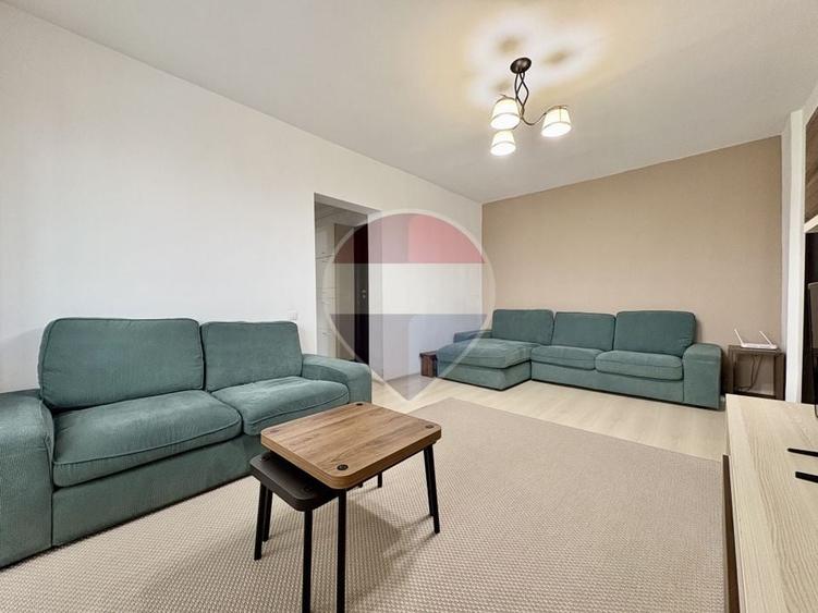 Apartament cu 4 camere semidecomandat, mobilat în Craiter