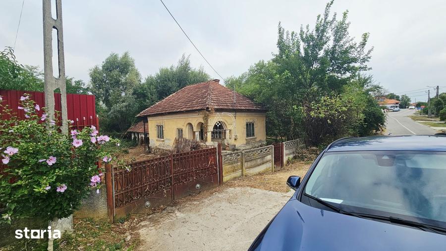 Casă cu 2 camere cu Teren 5700 Mp în Central