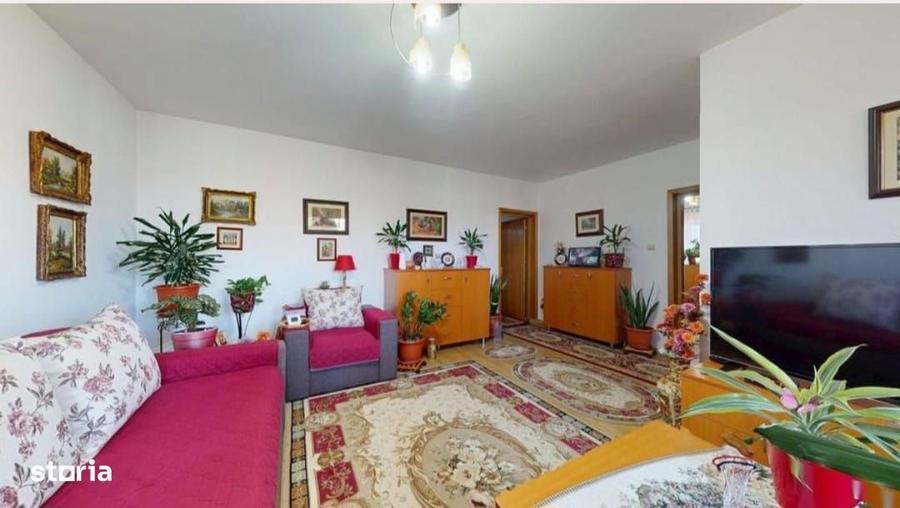 Casă cu 8 camere cu Teren 420 Mp în Nord