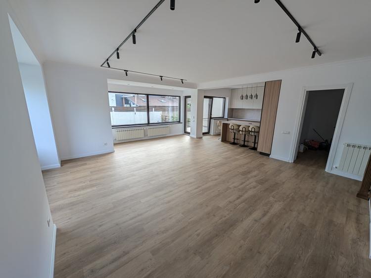 Duplex cu 5 camere cu Canalizare în Otopeni