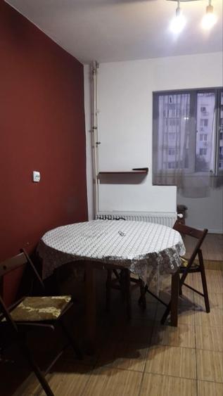 Apartament cu 3 camere decomandat în Berceni