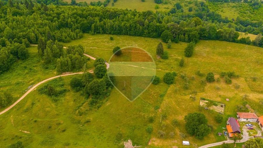 Teren de 2410 mp, în Glăjărie