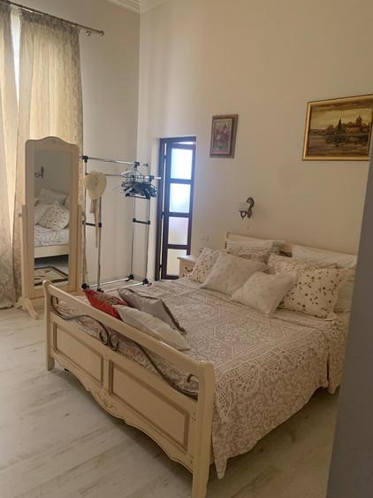 Casă individuală cu 10 camere cu Canalizare în Ultracentral