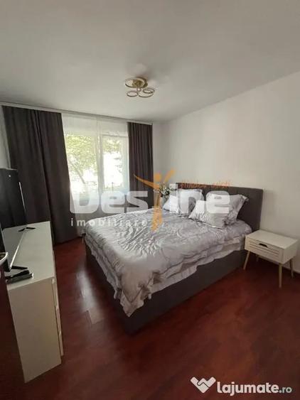 Apartament cu 4 camere decomandat în Central