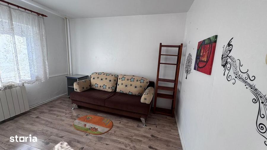 Apartament cu 3 camere în Decebal
