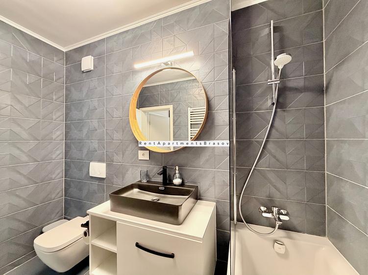 Apartament cu 3 camere decomandat în Tractorul