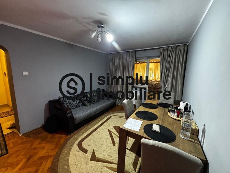 Apartament cu 3 camere semidecomandat în Gării