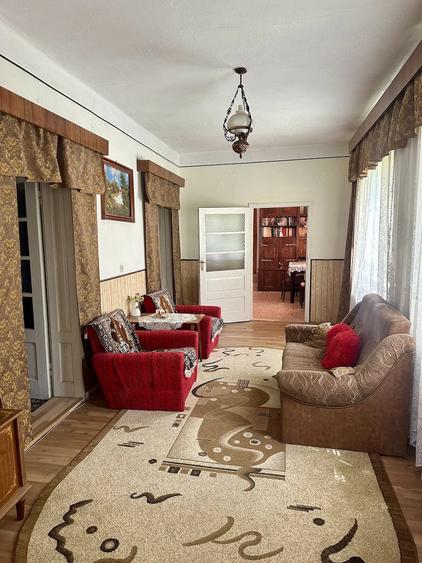 Casă cu 6 camere cu Teren 688 Mp în Câlnic