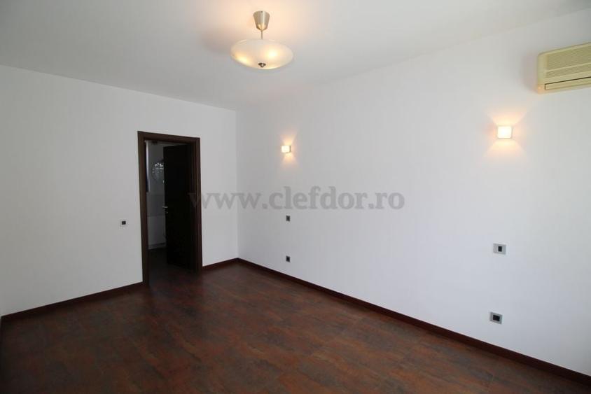 Casă individuală cu 5 camere cu Canalizare în Pipera