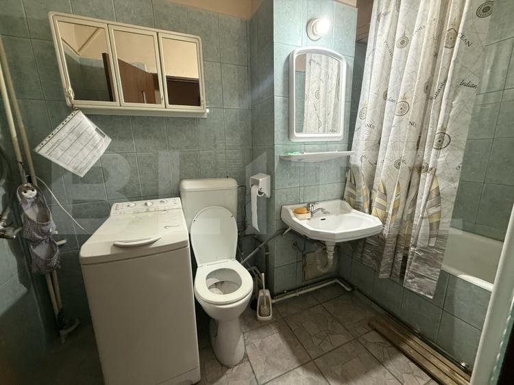 Apartament cu 3 camere decomandat, mobilat în Micro 6