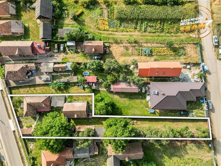 Casă individuală cu 4 camere cu Canalizare în Cernat