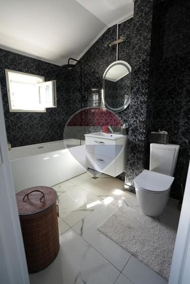 Casă individuală cu 4 camere cu Piscina în Central