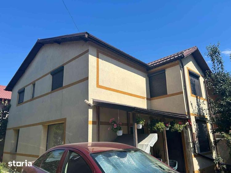 Casă cu 7 camere cu Teren 200 Mp în Central