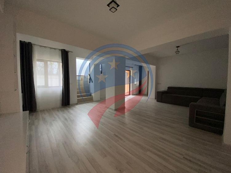 Casă individuală cu 4 camere cu Canalizare în Lăpuș