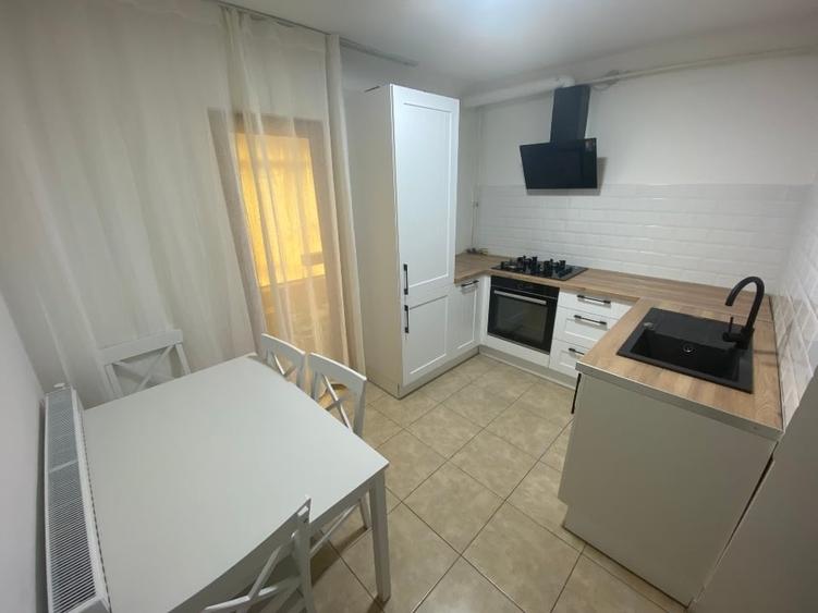 Apartament cu 3 camere decomandat, mobilat în Central