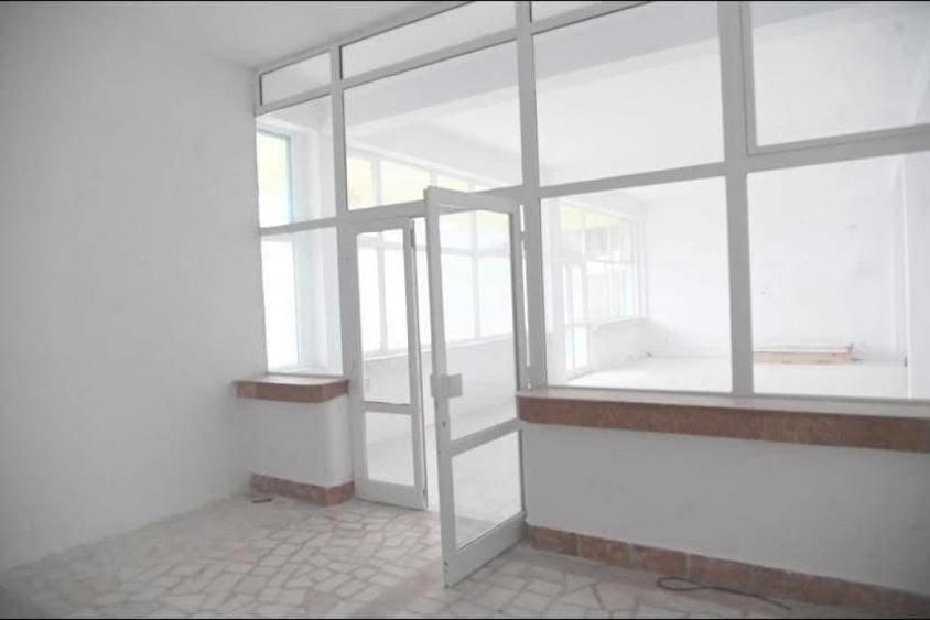 Spațiu comercial, de 200 mp, în Sud