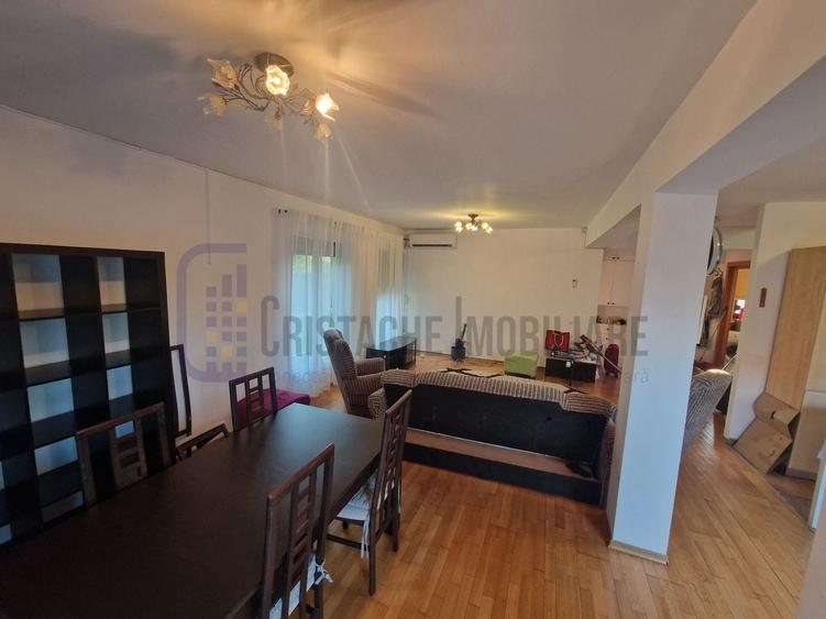 Casă individuală cu 5 camere cu Canalizare în Central