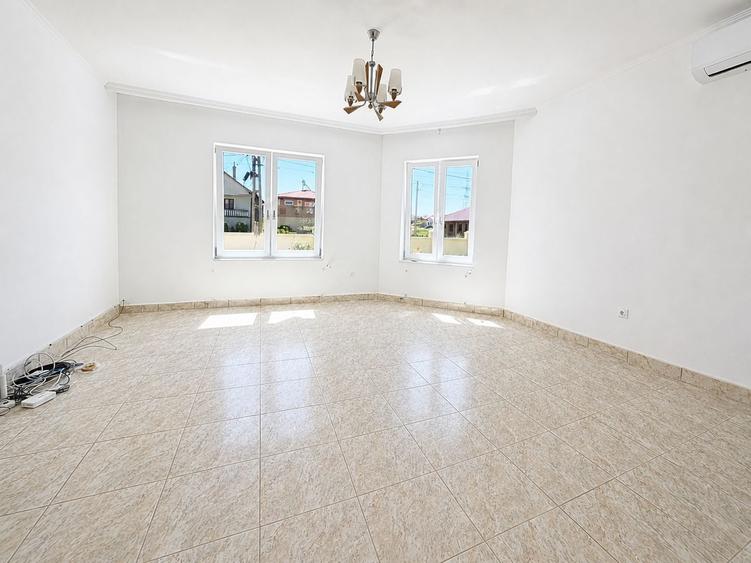 Casă individuală cu 7 camere cu Canalizare în Sânmartin