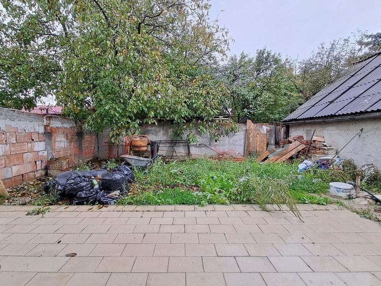 Casă individuală cu 4 camere cu Canalizare în Iris