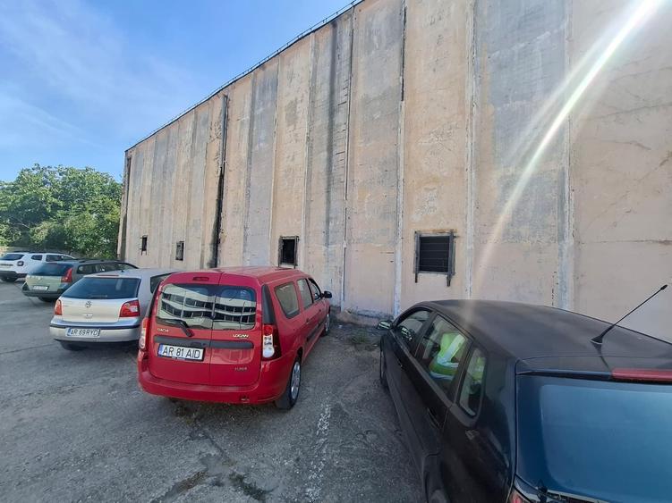 Spațiu industrial, de 6.8860001564026 mp, în Exterior Est